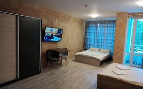Colonel Apartment 957